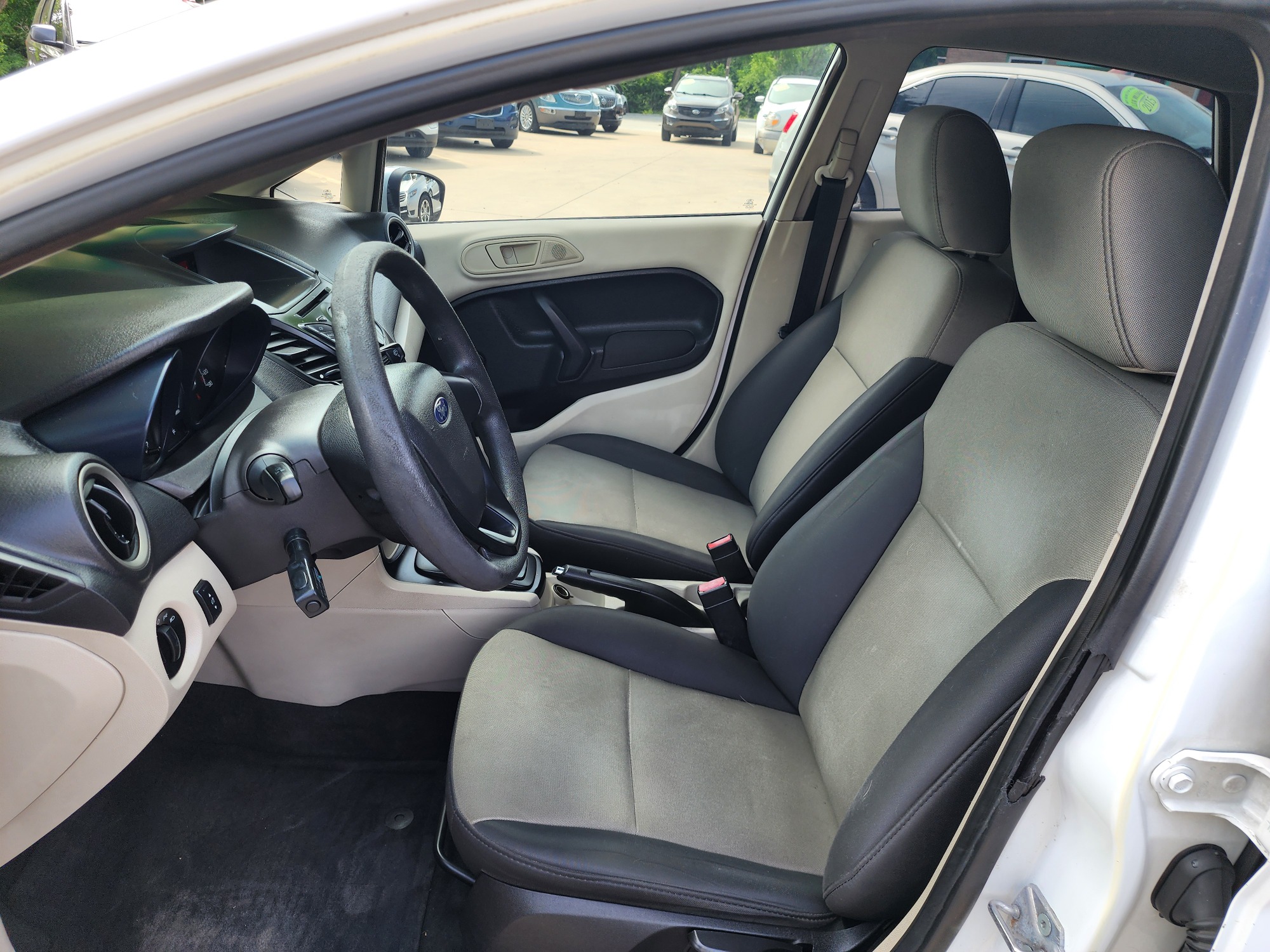 2012 WHITE Ford Fiesta S (3FADP4AJ0CM) , AUTO transmission, located at 2660 S.Garland Avenue, Garland, TX, 75041, (469) 298-3118, 32.885387, -96.656776 - Photo #11